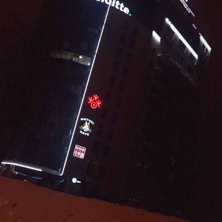 Световые буквы из красного оргстекла